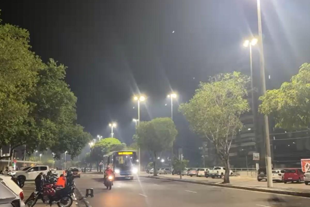 Manaus volta a sufocar: qualidade do ar atinge nível crítico e lidera ranking de poluição 1 g1 fumaca oito outubro noite