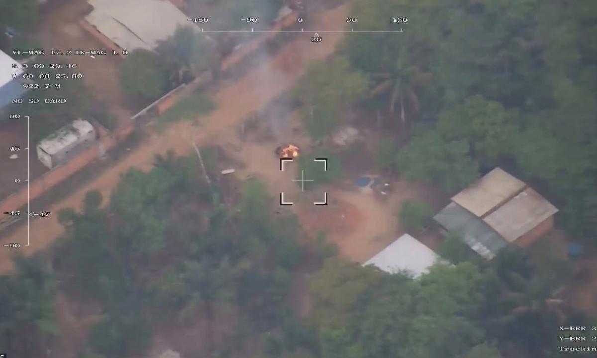 imagens de drone flagram suspeitos ateando fogo proximo a residencias no amazonas