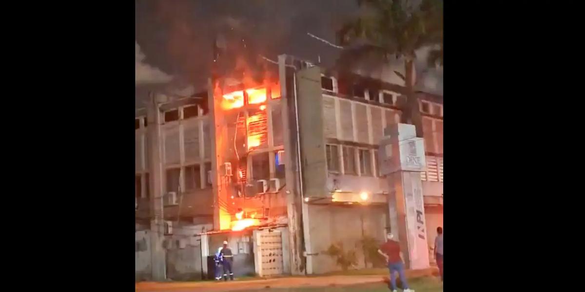incendio causa danos a predio da universidade federal de pernambuco01