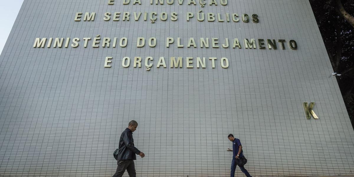 Governo planeja remanejar R$ 20 bilhões do Orçamento de 2027 para novos estímulos 1 raf08832