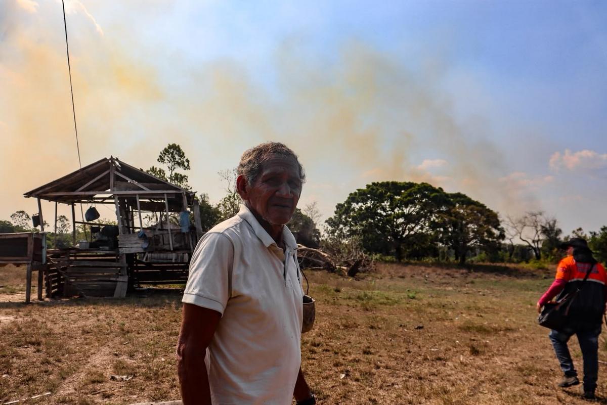 Desespero no interior: Incêndio florestal ameaça casas e destrói pastos em Itacoatiara 1 whatsapp image 2026 10 01 at 17.56.22